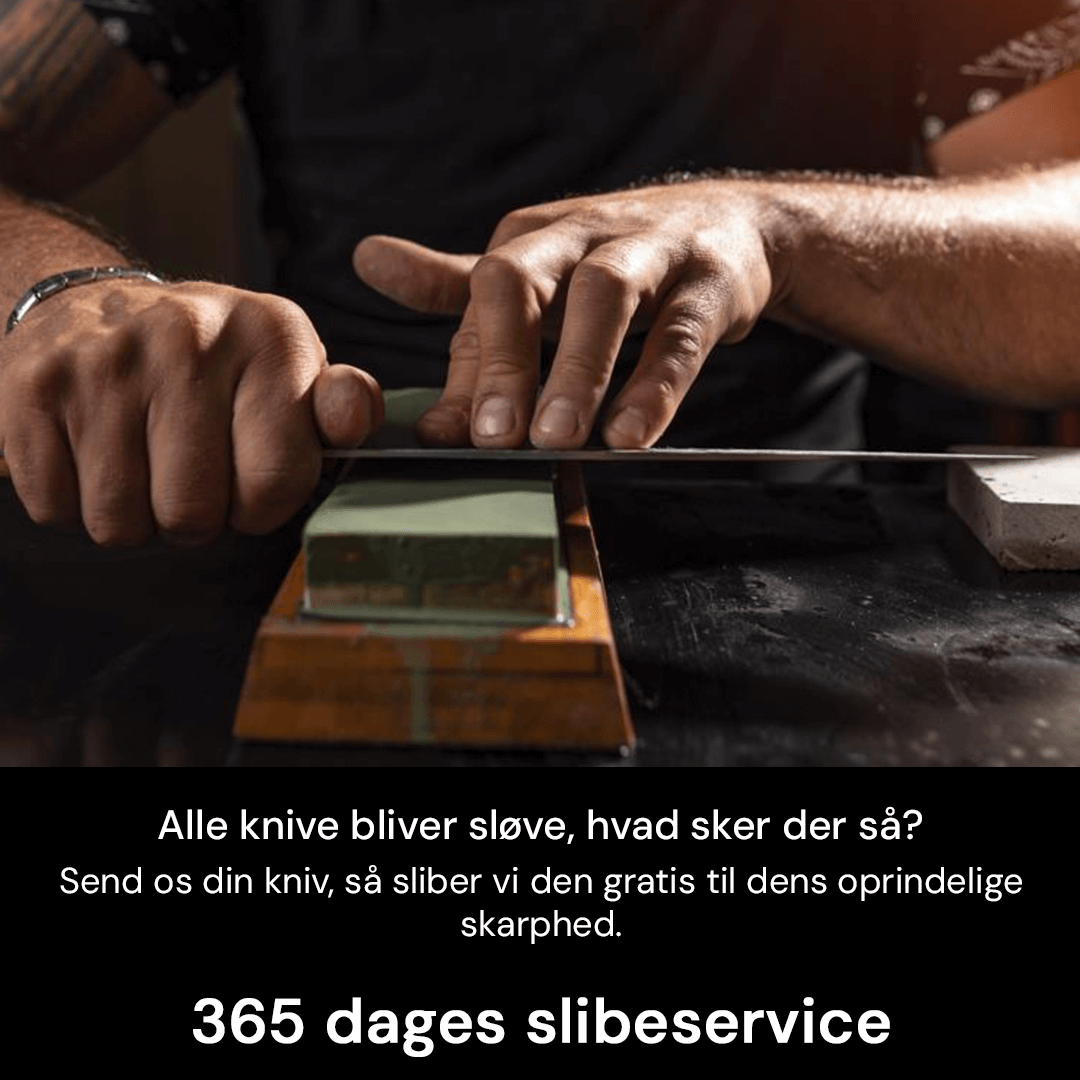 Diverse knive fra 8-dels køkkenknivsæt; kokkekniv, santoku & universalkniv i rustfrit stål.