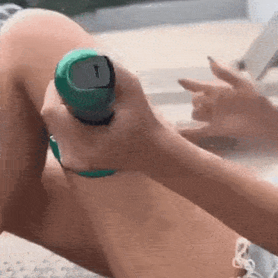 Massér og opstram huden effektivt med RadiancePulse cellulite massageapparat for glat hud og øget selvtillid.