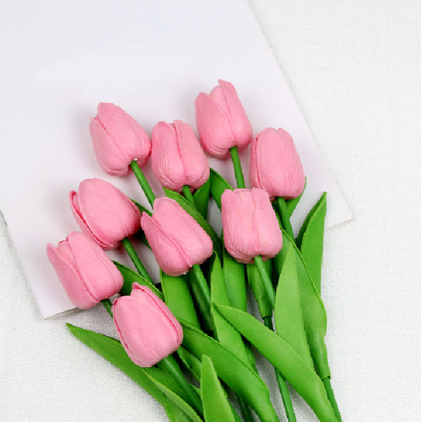 Evighedsblomster: realistiske kunstige tulipaner. Holdbar løsning til hjemmeindretning.