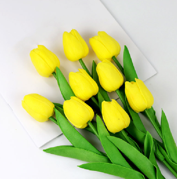 Allergivenlige kunstige tulipaner, der holder evigt. Perfekt til hjemmet eller festen.
