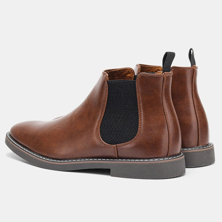 "Retro Chelsea-støvler til mænd, brun læder, slip-on design, polstrede indersåler, gummisåler for optimal komfort."