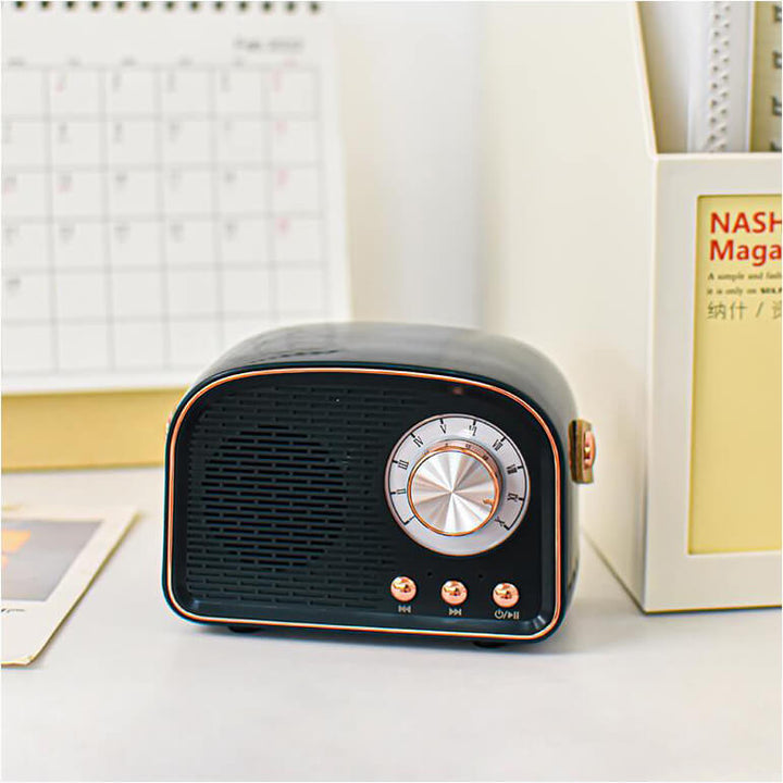 Retro musikafspiller: Rund Bluetooth højttaler med et unikt vintage design og imponerende klar lyd.