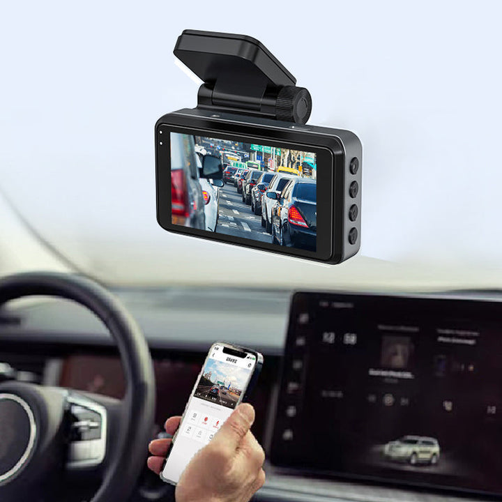 Kompakt RoadVigil 4K dashcam med parkeringsovervågning, beskytter din bil mod hændelser ved stilstand.
