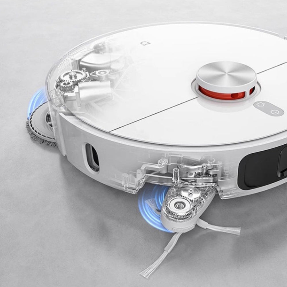 Nærbillede af 3-i-1 robotstøvsugeren med børster og moppeklud. Intelligent automatisk gulv-rengøring.