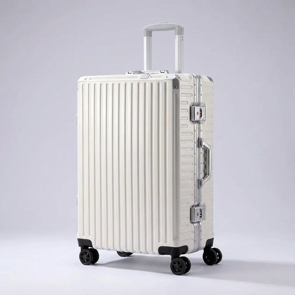 Stilfuld Travique rejsekuffert med aluminiumsramme, hård skal, USB-opladning & TSA-lås for robust bagage.