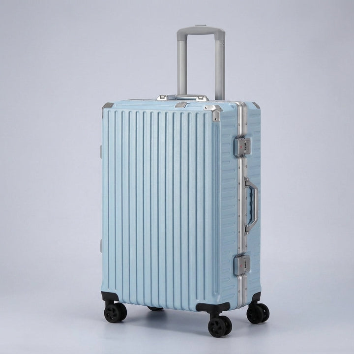 Moderne rejsekuffert med USB-opladning og integreret TSA-lås; stilfuld hård skal bagage til rejse.