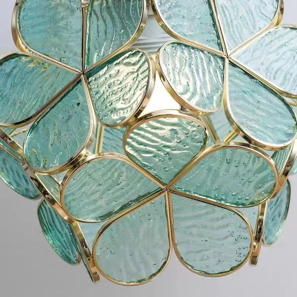 Dekorativ Tiffany lampe med blomsterdesign, justerbar højde, farvet glas skærm og klassisk bronzefod.