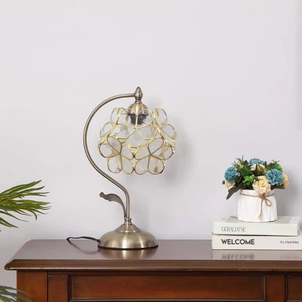 Justerbar Tiffany lampe med farvet glas blomster, bronzefod og E27 fatning for hyggelig belysning.