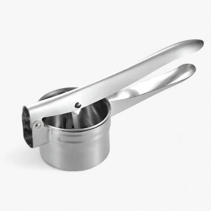 "Rustfri stål kartoffelpresser med ergonomisk håndtag for glat, klumpfri mos. Holdbart køkkenredskab til mosning."