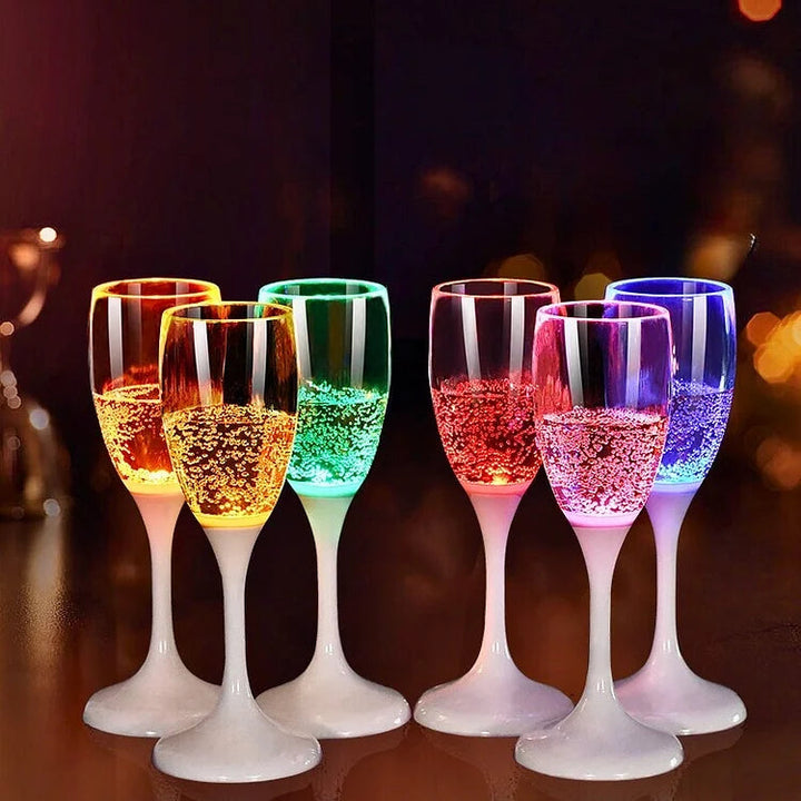 6 stk. oplyste LED-glas; ideel til champagne, whisky & cocktails. Skab stemningslys ved enhver festlig lejlighed.