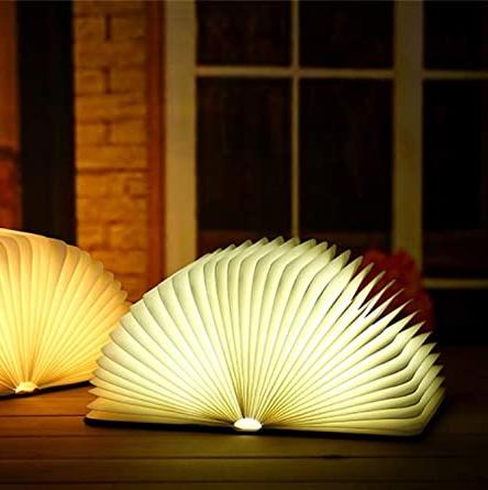 Alsidig træ LED lampe: bordlampe, læselampe og stemningslys. Genopladelig og trådløs.