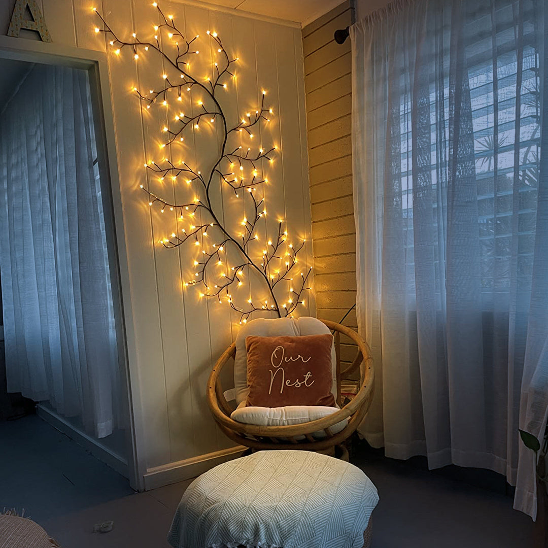 SereniBranch dekorativ LED-lampe med naturdesign, skaber hygge og ro i indendørsbelysningen.