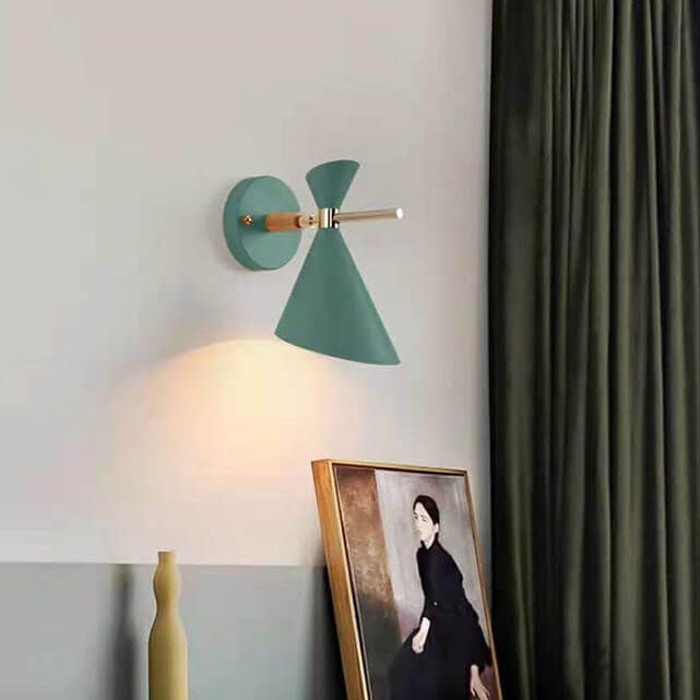 Funktionel skandinavisk væglampe. Designlampe der giver varm belysning i ethvert moderne interiør.