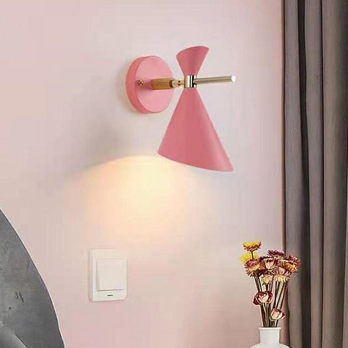 Stilren skandinavisk væglampe i nordisk stil. Moderne belysning for en elegant og enkel indretning.