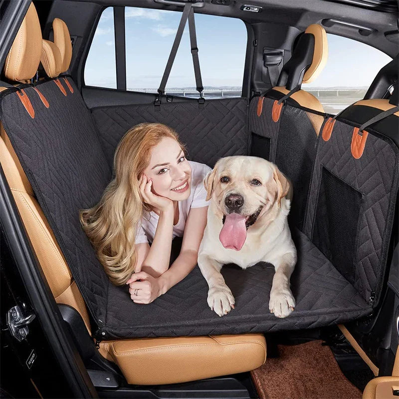 Slidstærkt bilsædebetræk til hund. Beskytter bagsædet effektivt under hundetransport.