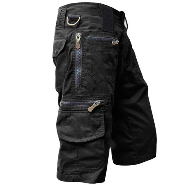 "Slidstærke outdoor cargo shorts til mænd, hurtigtørrende, med flere lommer, i grå polyester til udendørs aktiviteter."