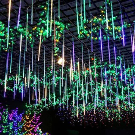 Dekorationslys: LED snefaldslys girlander. Perfekt til at skabe en unik vinterstemning.