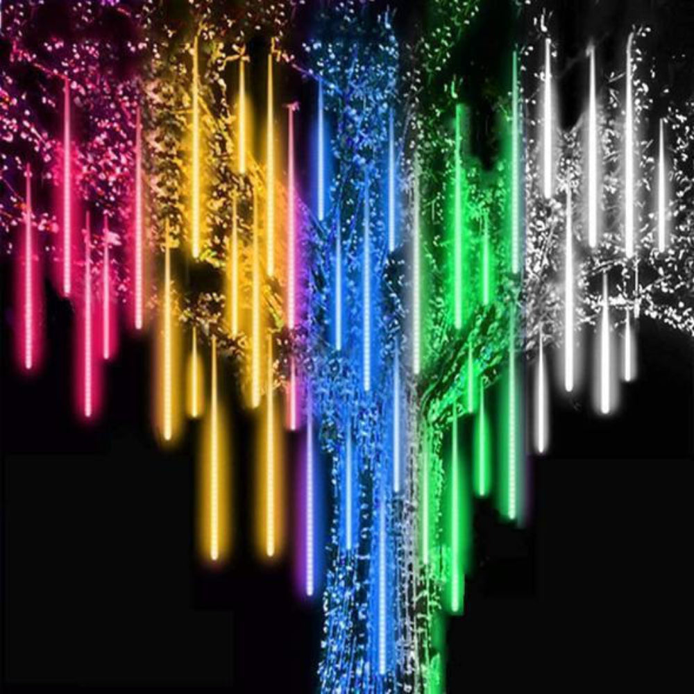 Hyggelig snefaldslys girlander til terrasse. LED julelys til udendørs vinterdekoration.