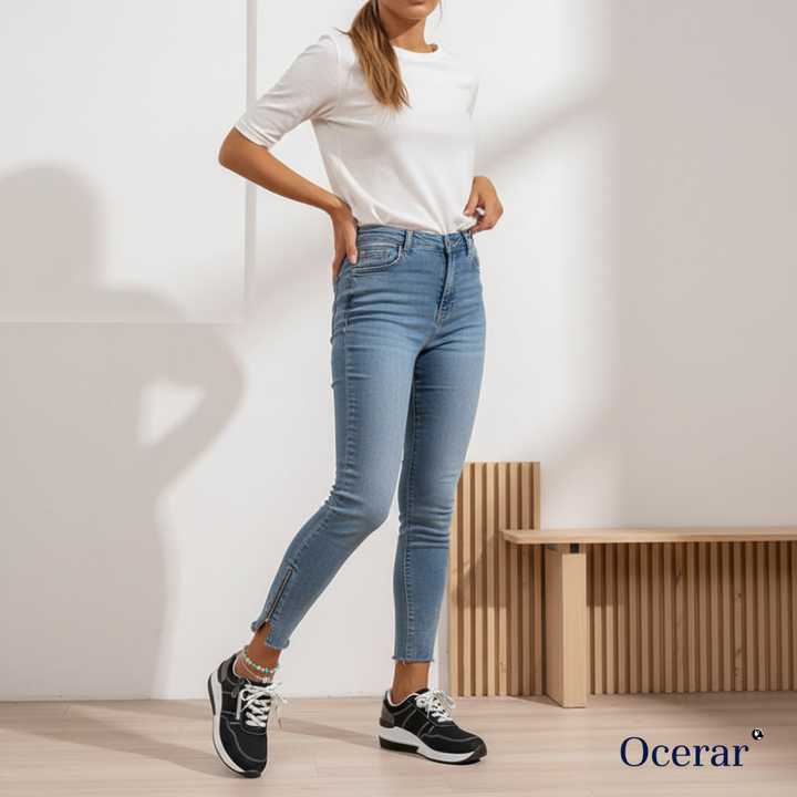 Trendy Solaria dame sneakers med snøre, perfekt til fritid og damemode.