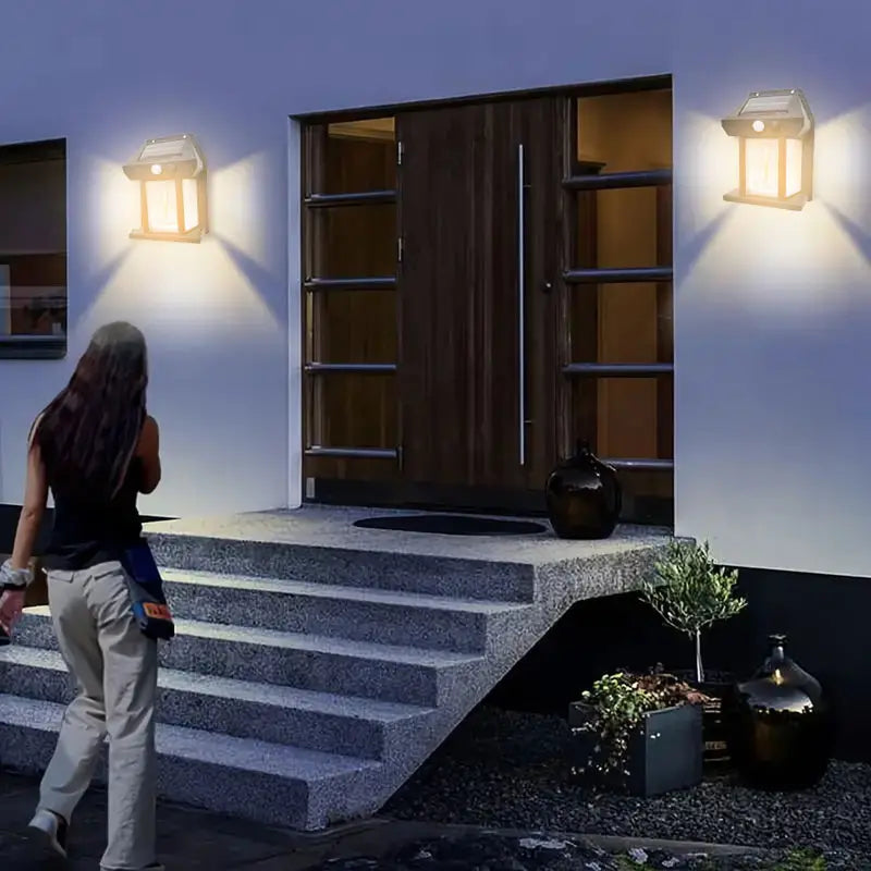 Vejrbestandig solcelle væglampe med LED, bevægelsessensor for effektiv udendørs belysning.