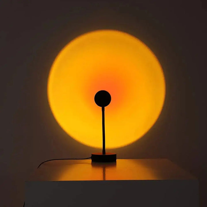 Solnedgangsprojektor lampe, skaber hygge og beroligende stemning med LED lys til værelsesindretning.