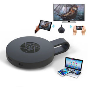 "Sort Chromecast med HDMI-port til 1080p HD streaming; kompakt design, perfekt til stueindretning, trådløs forbindelse."