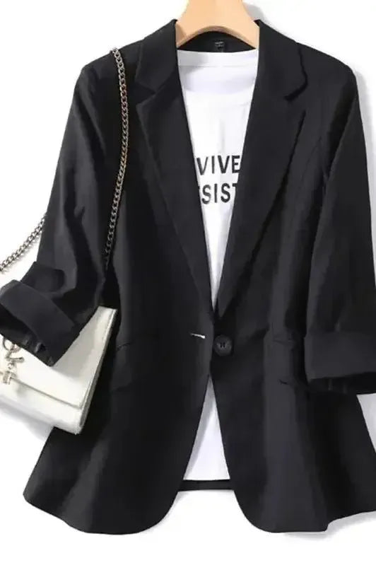 Elegant abrikos dameblazer. Smart skræddersyet jakke til kvindemode, perfekt til både formelle og hverdagsoutfits.
