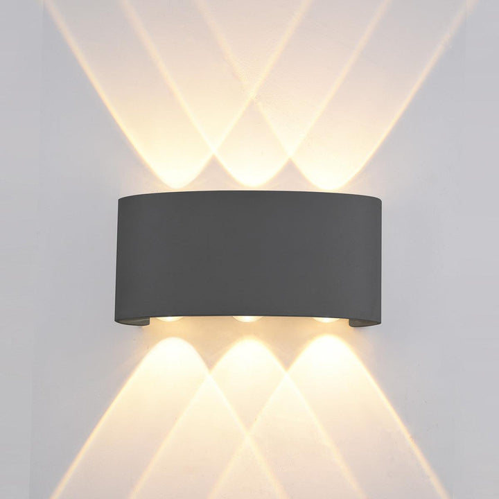 "Sort Ortelo væglampe af aluminium med LED, op- og nedad lys, IP65, moderne design til udendørs brug."