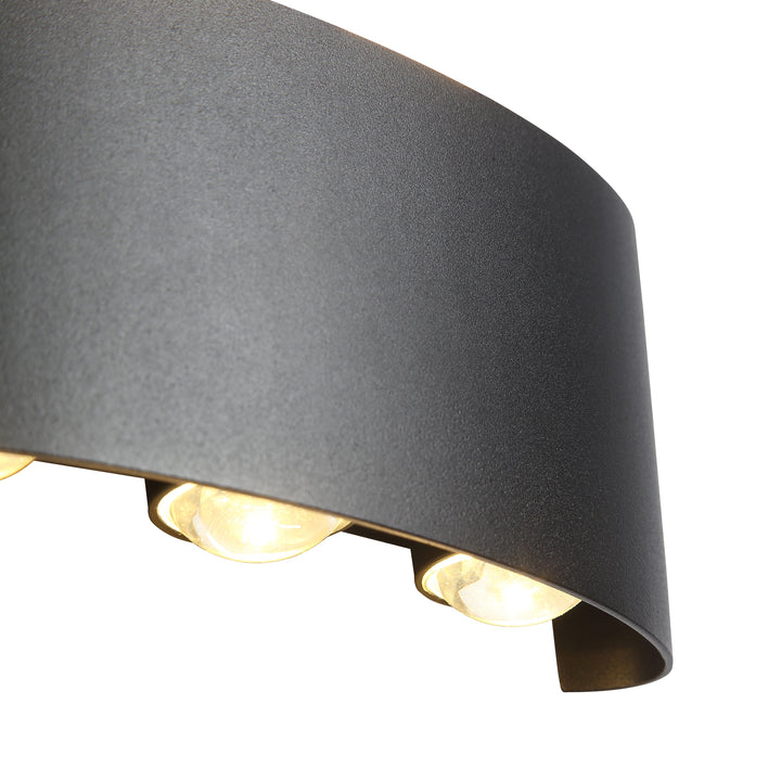 "Sort Ortelo væglampe af aluminium med LED, op- og nedad lys, IP65, moderne design til udendørs brug."