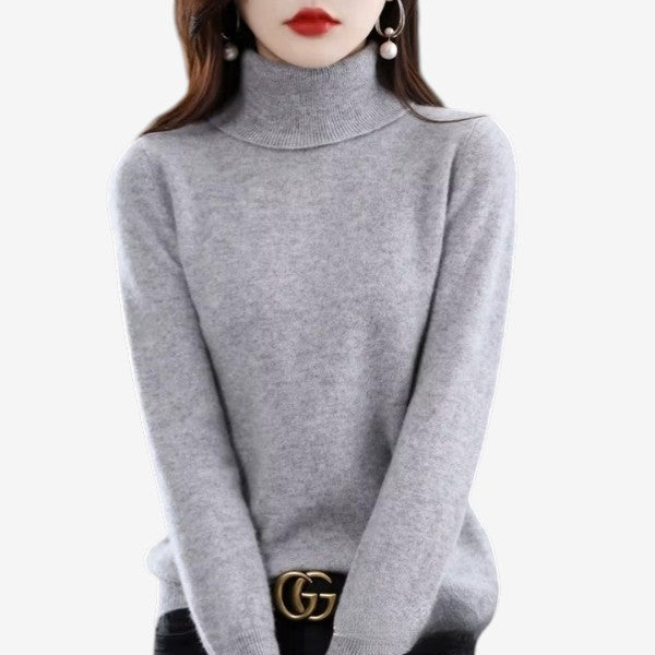 Grøn slim fit trøje med rullekrave. Komfortabel & elegant hverdagstrøje til kvinder.