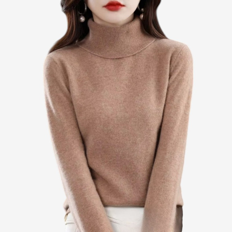 Beige kvinders rullekravetrøje. Elegant & varm basistrøje med lang ærme til vintermode.