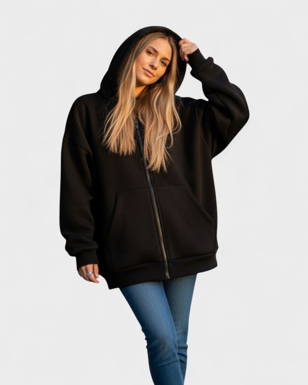 Mørkegrå unisex hættetrøje i blød fleece med lynlås. Stilfuld og moderne overtøj.