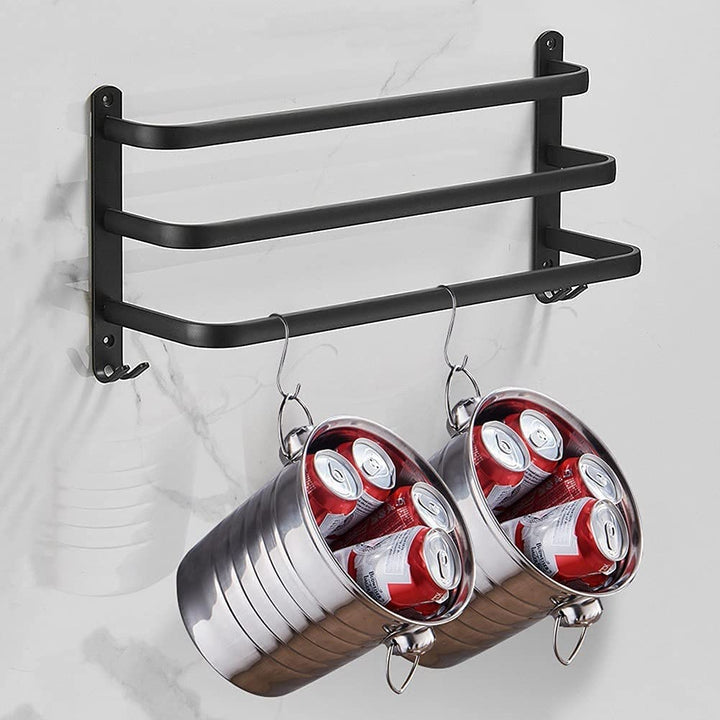 Elegant sort aluminium håndklædeholder med stang og kroge, stilfuldt badeværelsestilbehør.