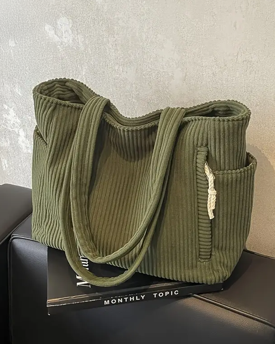 Hvid hverdagstaske til kvinder, stilfuld og casual med justerbar snordetalje. Et must-have tilbehør.