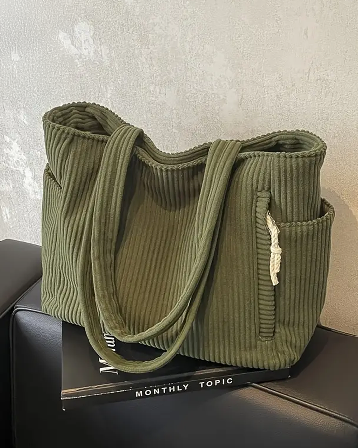 Hvid hverdagstaske til kvinder, stilfuld og casual med justerbar snordetalje. Et must-have tilbehør.