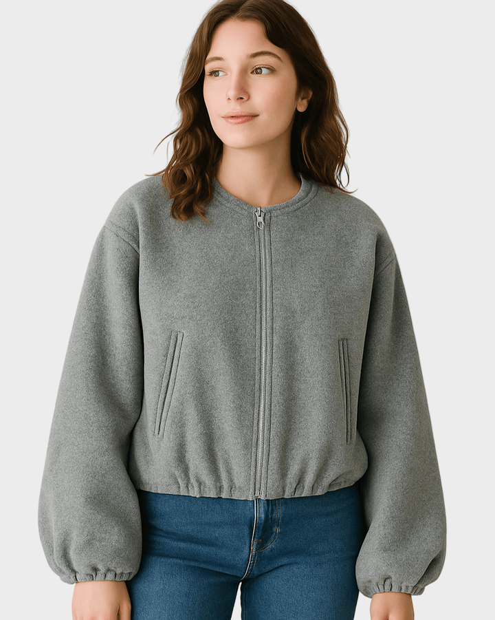 Stilfuld dame kort bomberjakke. Perfekt overgangsjakke til hverdag og fashion. Elegant design til kvinder.