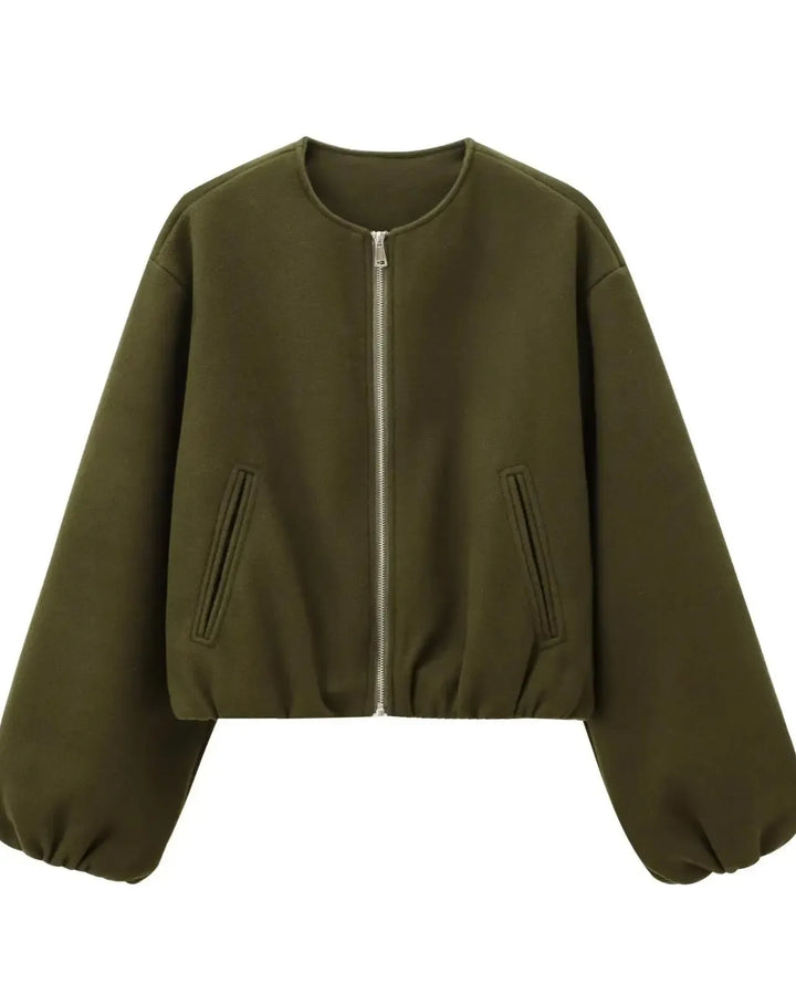 Nyeste kort bomberjakke til damer. En must-have modejakke der fuldender dit outfit. Stilfuld og moderne.