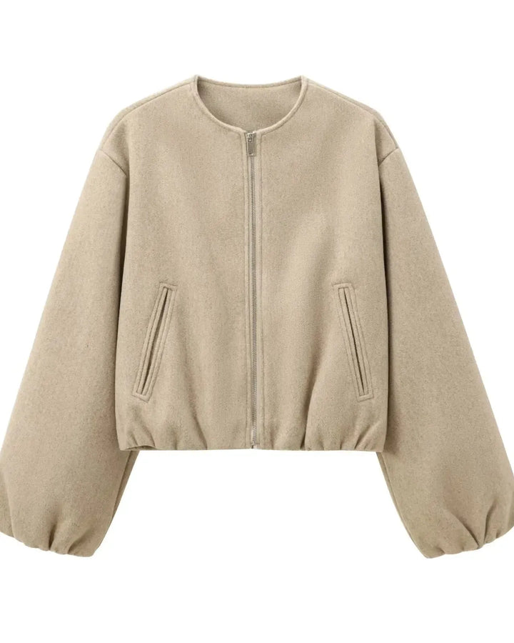 Trendy kort bomberjakke til kvinder. Perfekt til en urban stil eller afslappet look. Komfortabel damejakke.