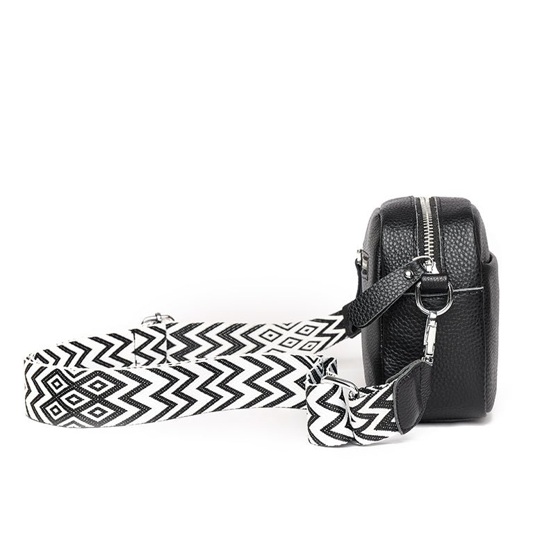 Elegant sort læder skuldertaske til kvinder, perfekt som hverdagstaske og damemode accessory.