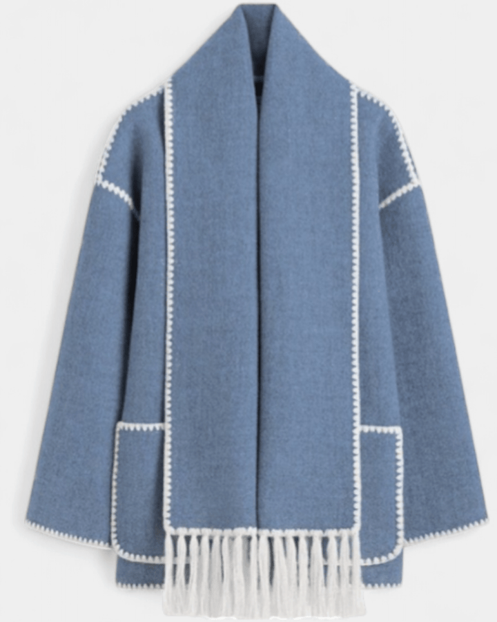 Den tidløse Pauline damejakke, perfekt til vinter, med elegant design og indbygget halstørklæde.