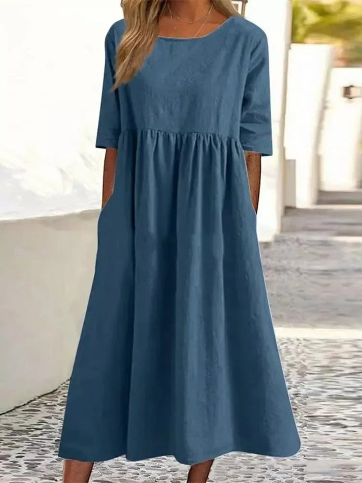 Elegant og behagelig damekjole med knapstolpe. Stilfuld sommer- og hverdagskjole.