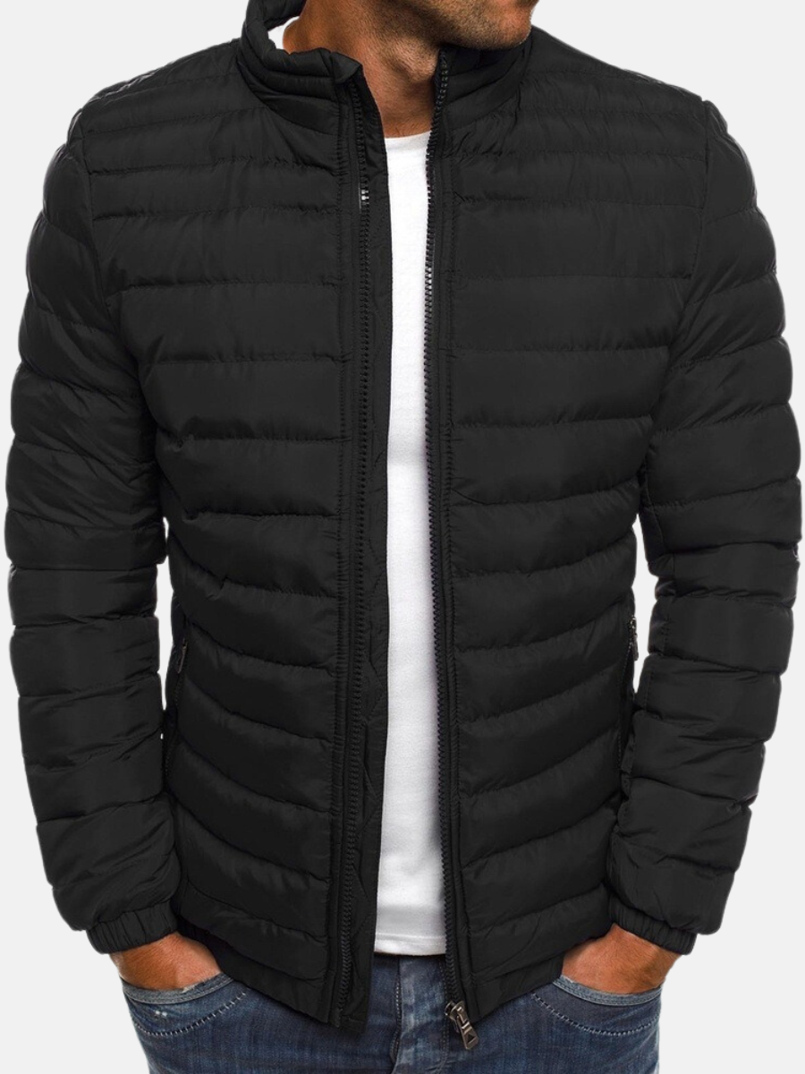 Stilfuld herre dunjakke bomber med lynlås. Letvægts vinterjakke til mænd, perfekt til casual look.