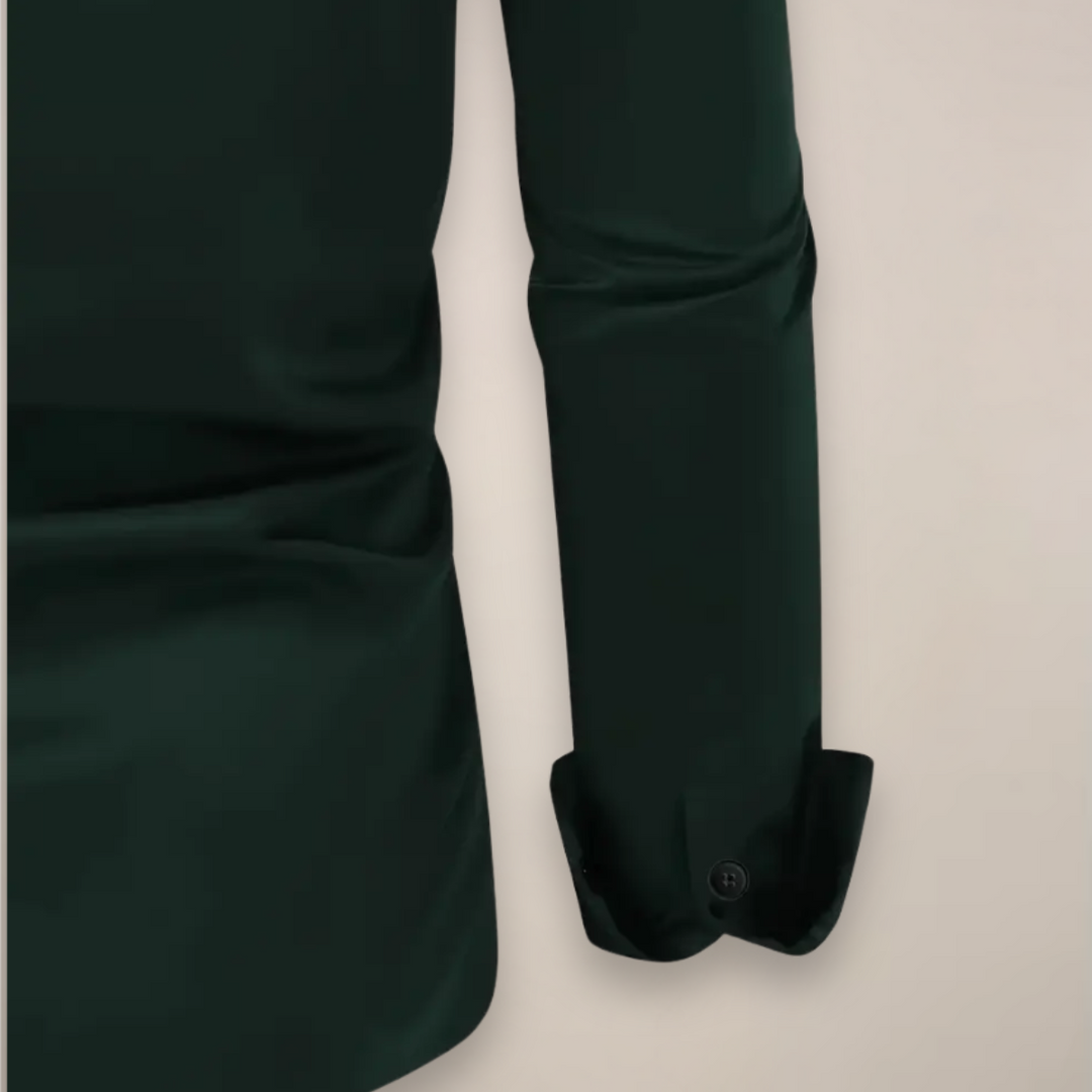 Klassisk slim fit herreskjorte, langærmet og perfekt til et moderne forårslook.