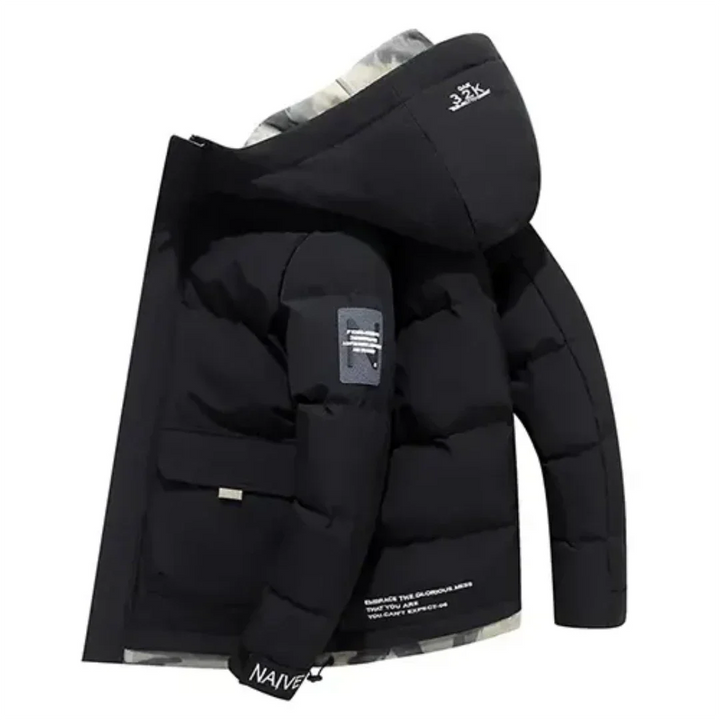 Stilfuld herre quiltet vinterjakke med hætte, perfekt til varme og komfort i koldt vejr. Hold dig varm og trendy.