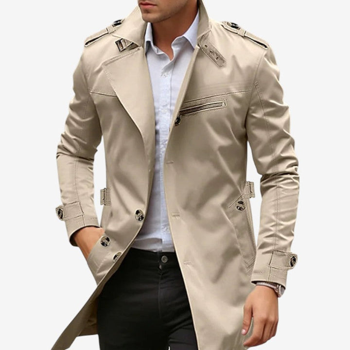Elegant herrefrakke i trenchcoat-stil med funktionelle multilommer, ideel som overtøj.