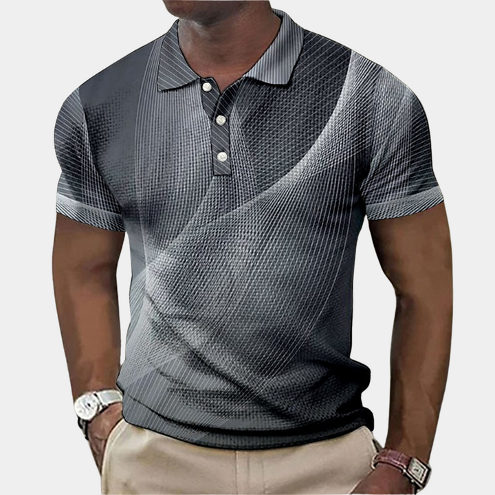 Stilfuld herrepoloshirt i blå med broderet detalje og poleret krave, ideel til både formelle og afslappede lejligheder.