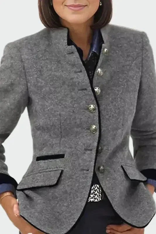 Elegant kort blazer til damer. Moderne kvindemode i tidløst design, ideel til arbejde og stilfulde outfits.