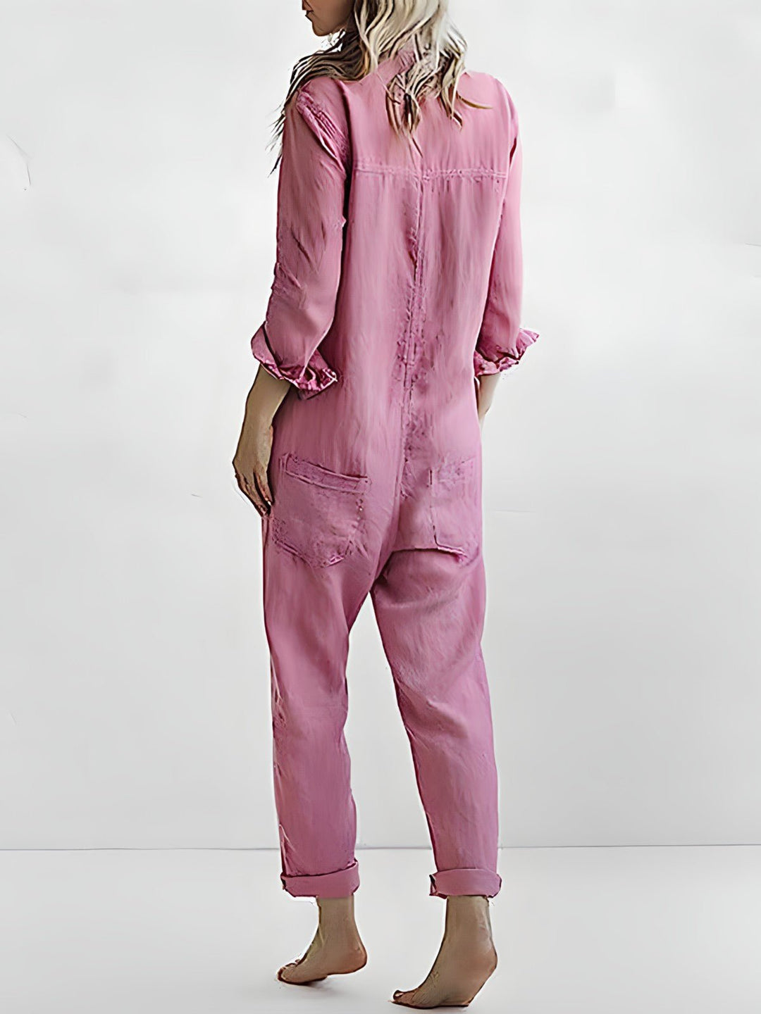 Komfortabel kvindejumpsuit med lange ærmer. Ensfarvet overall perfekt til en afslappet, men stilfuld hverdag.