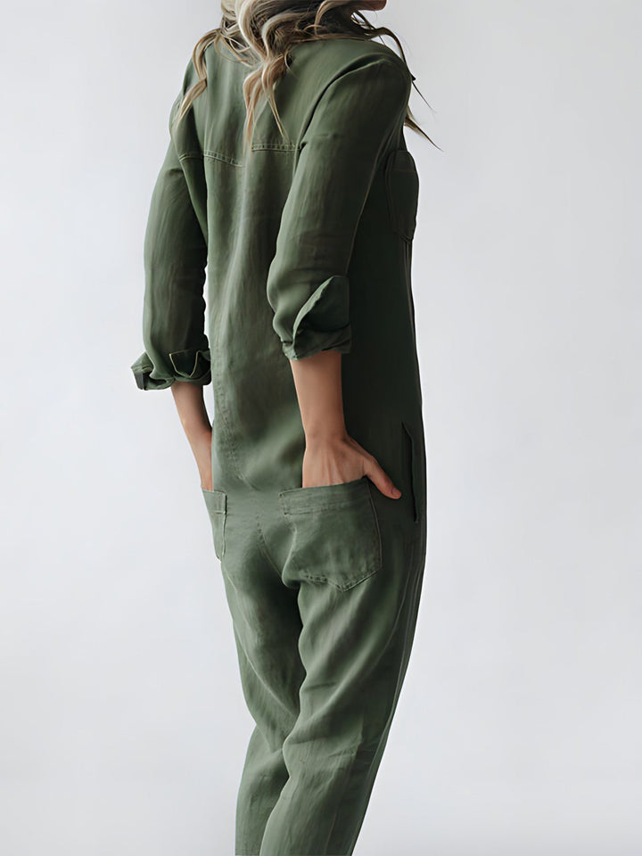 Trendy pink kvindejumpsuit. Komfortabel langærmet overall, ideel til et moderne hverdagslook.
