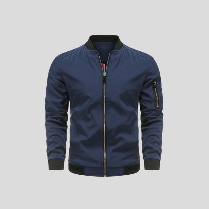 Moderne mænds pilotjakke i et klassisk design. Vinterjakke ideel som stilfuld herre overtøj.